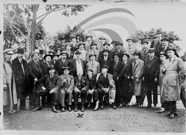 Retrato de grupo com o Comendador Luiz Bernardo de Almeida