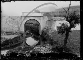 Ponte sobre rio