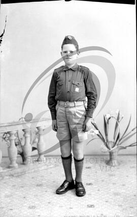 Retrato de criança da Mocidade Portuguesa