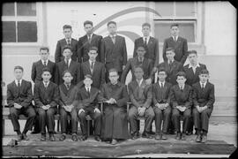 Padre e alunos do Seminário Apostólico São João de Brito
