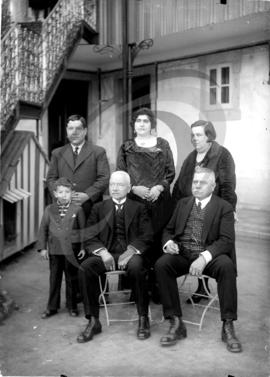 Comendador Luiz Bernardo de Almeida com a segunda esposa e familiares na Quinta Progresso