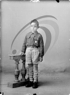 Retrato de criança da Mocidade Portuguesa