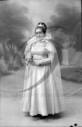 Retrato de mulher com vestuário de fantasia