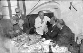 Grupo de médicos reunidos em casa do Dr. António Duarte Teixeira da Silva