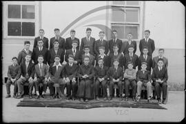 Padre e alunos do Seminário Apostólico São João de Brito
