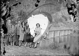 Retrato de grupo junto à Barragem Engenheiro Duarte Pacheco