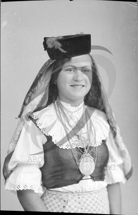 Retrato de mulheres com vestuário regional