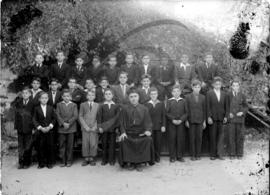 Padre e alunos do Seminário Apostólico São João de Brito