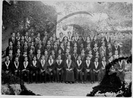 Padre e alunos do Seminário Apostólico São João de Brito