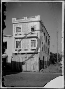 Edifício de habitação e comércio