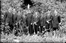 Padre e alunos do Seminário Apostólico São João de Brito
