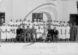 Retrato de grupo de funcionários e patrões da empresa Martins & Rebello