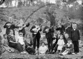 Retrato de grupo em dia festivo