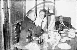 Grupo de médicos reunidos em casa do Dr. António Duarte Teixeira da Silva