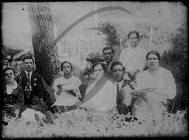 Retrato de grupo em dia festivo