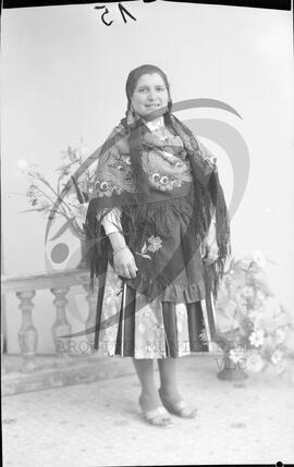 Retrato de mulher com vestuário regional