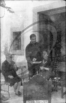 Grupo de médicos reunidos em casa do Dr. António Duarte Teixeira da Silva