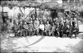 Grupo de médicos reunidos em casa do Dr. António Duarte Teixeira da Silva