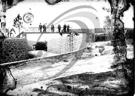 Comendador Luiz Bernardo de Almeida na ponte de ligação da Casa de Cerejeiras ao Solar das Laranjeiras