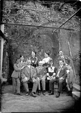Retrato de grupo juntamente com o Comendador Luiz Bernardo de Almeida