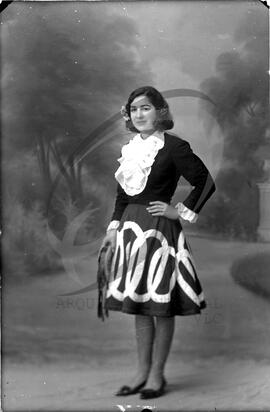 Retrato de mulher com vestuário de fantasia