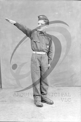 Retrato de criança da Mocidade Portuguesa