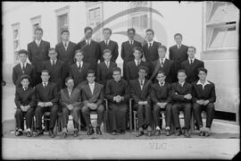 Padre e alunos do Seminário Apostólico São João de Brito