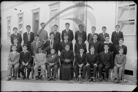 Padre e alunos do Seminário Apostólico São João de Brito