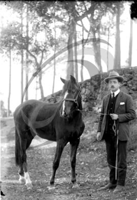 Retrato de homem com cavalo