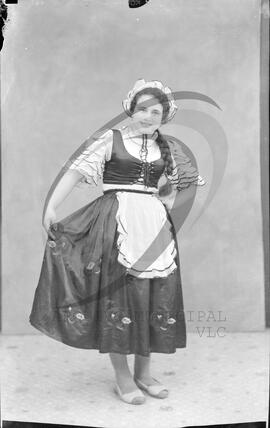 Retrato de mulher com vestuário de fantasia