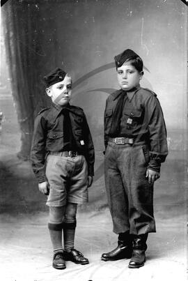 Retrato de crianças da Mocidade Portuguesa