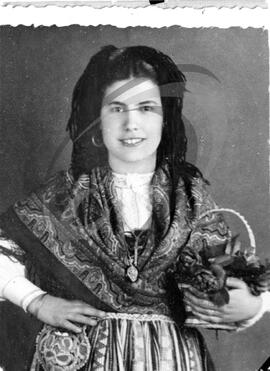 Retrato de mulher com vestuário regional