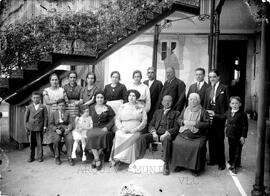 Comendador Luiz Bernardo de Almeida com familiares e amigos na Quinta Progresso